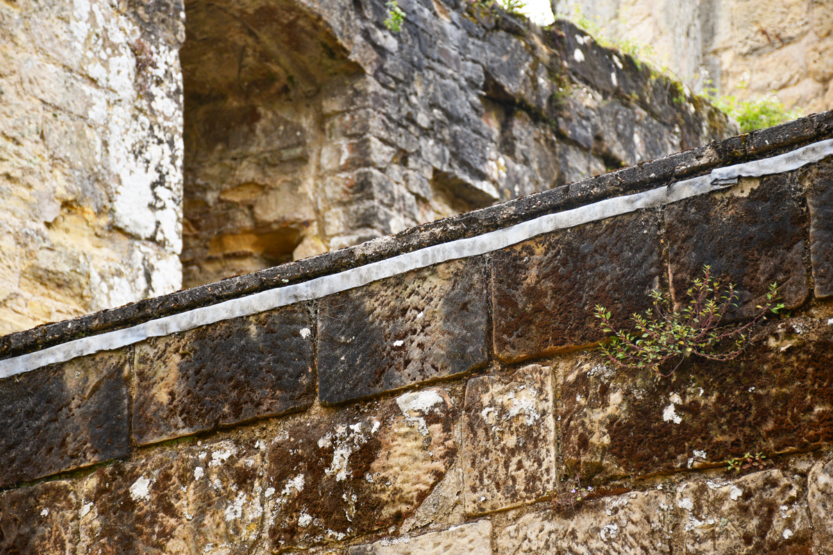 Bodiam-Couloir-03-copyright-French-Moments Château de Bodiam © French Moments