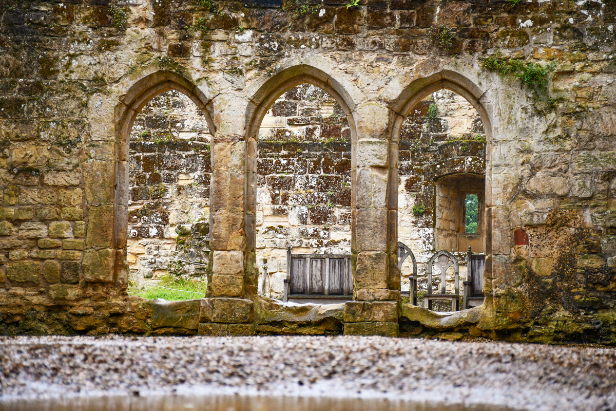 Les arches du couloir de Bodiam © French Moments