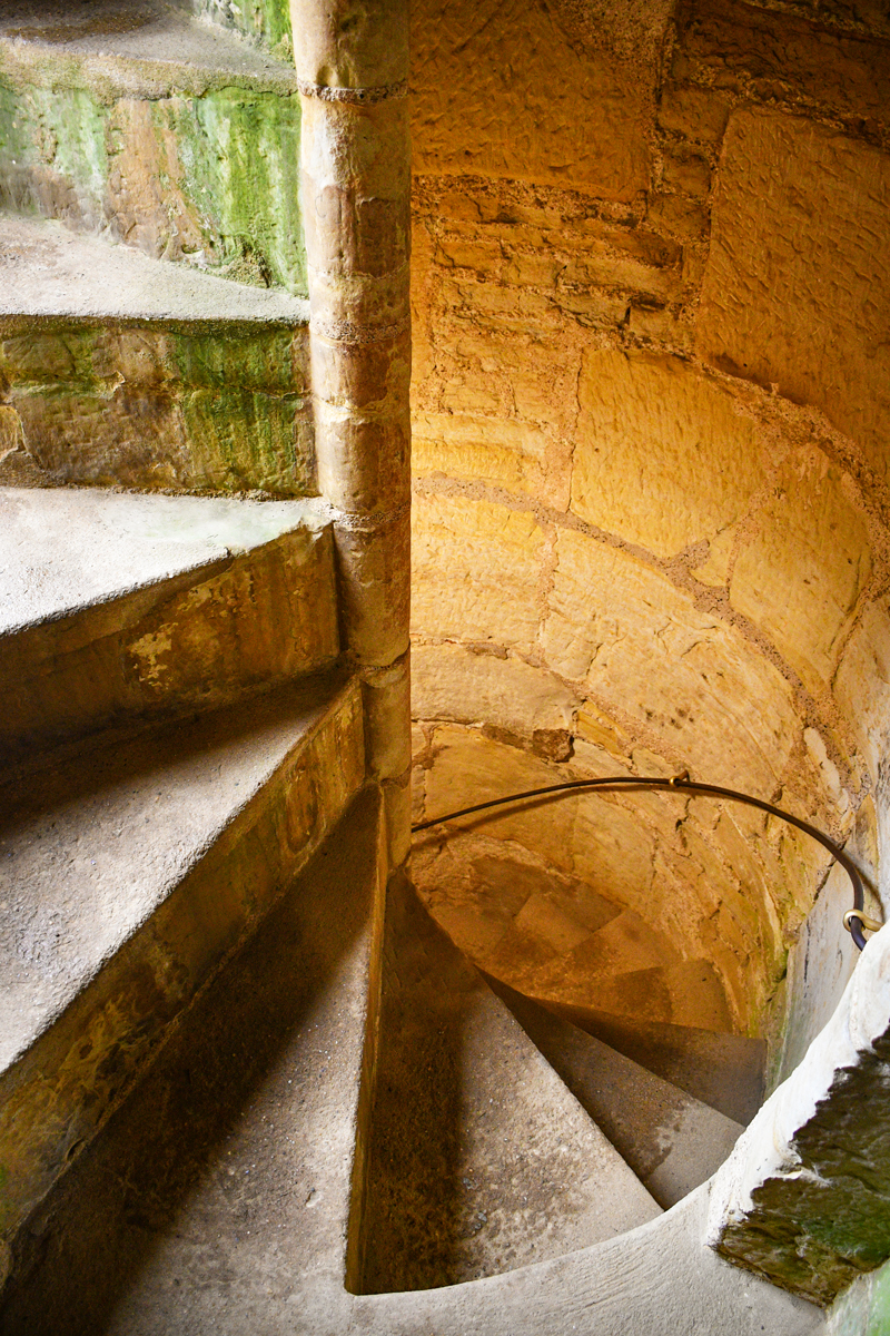 Bodiam-North-West-Tower-04-copyright-French-Moments L'escalier de la tour nord-ouest © French Moments