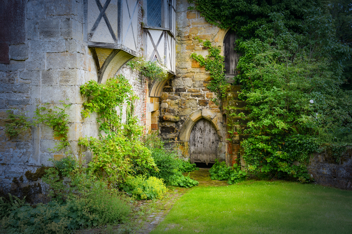 Scotney Castle © French Moments
