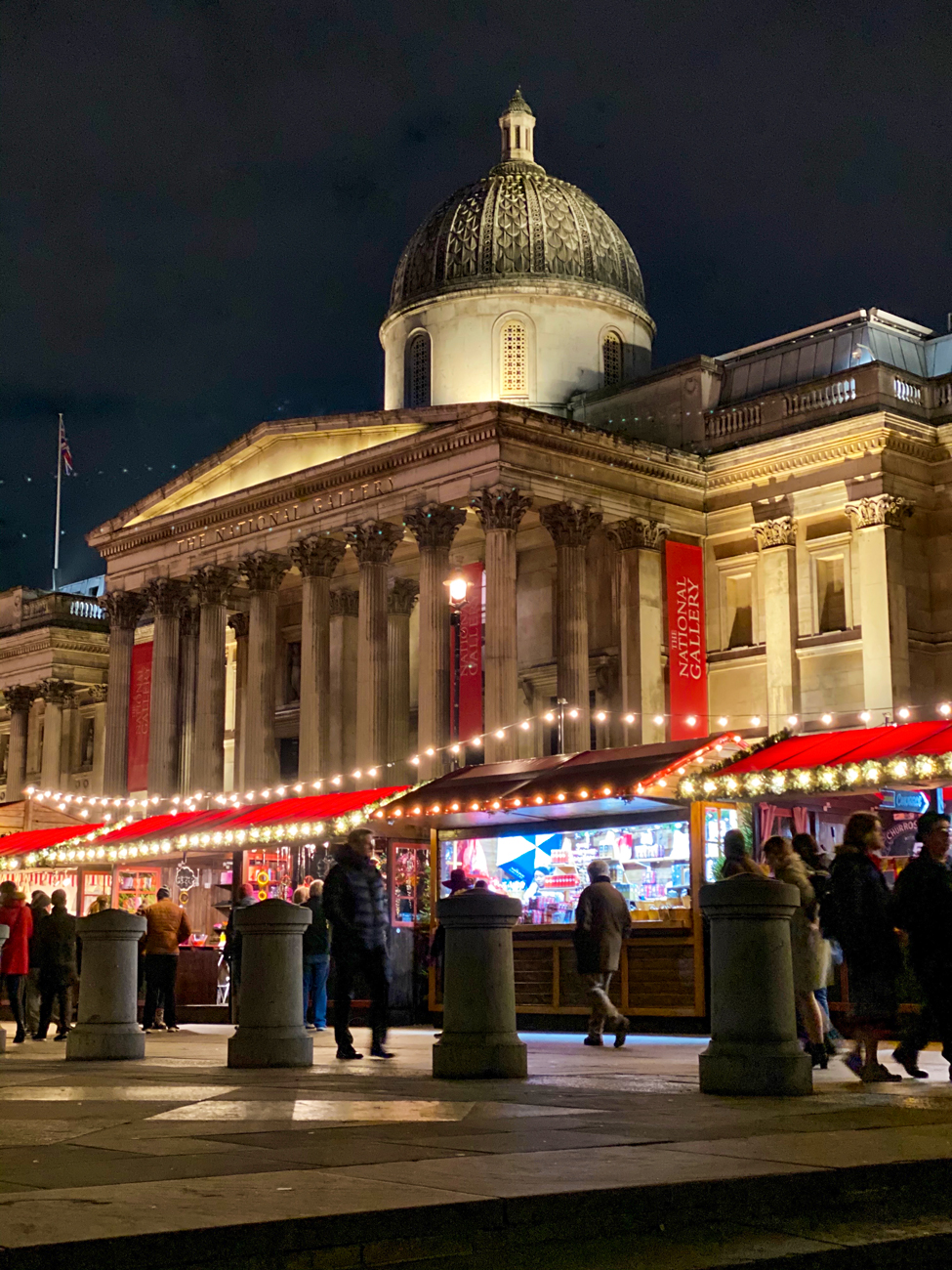 Petit marché de Noël à Trafalgar Square à Londres. Photo par sian_w via Twenty20