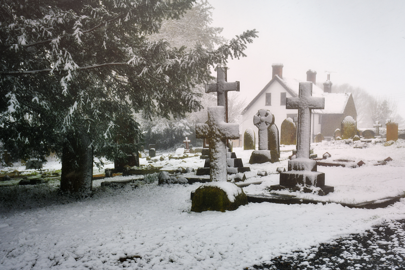 Le cimetière de l'église © French Moments