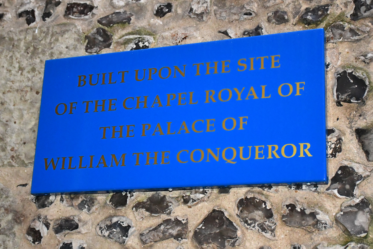 Winchester - Plaque commémorative indiquant l'emplacement du palais de Guillaume le Conquérant © French Moments