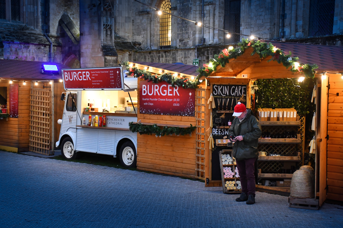 Le Burger Van au marché de Noël Winchester © French Moments