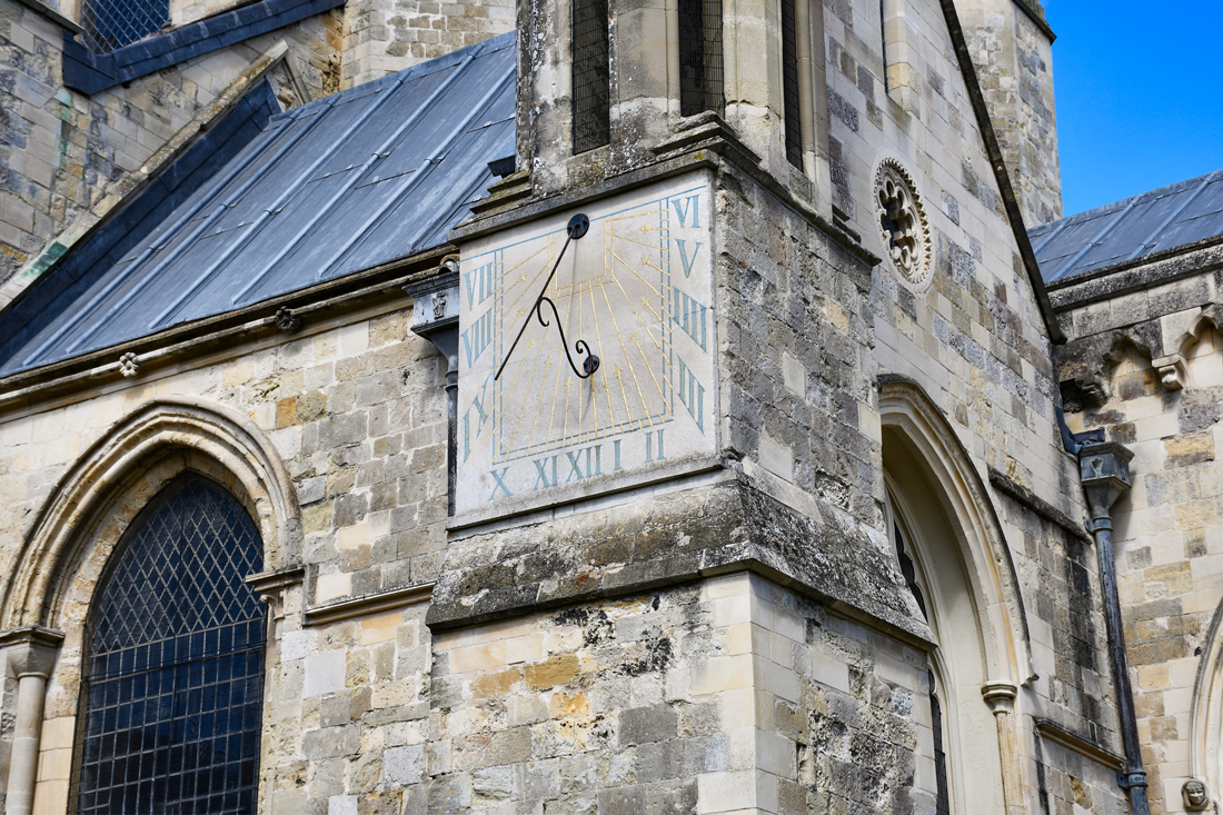 Cadran solaire, cathédrale de Chichester © French Moments