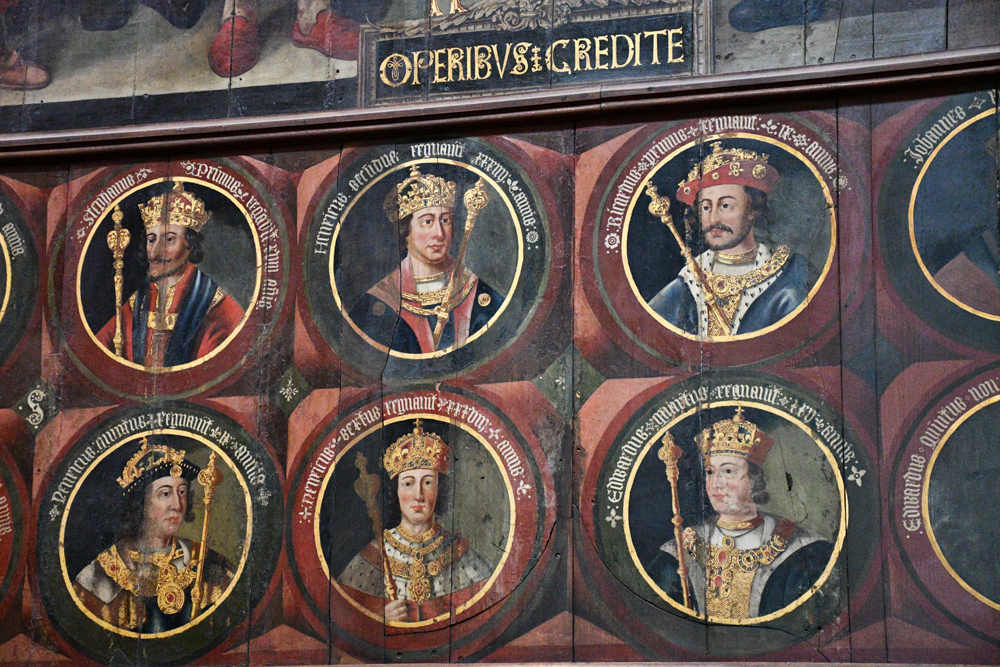 Les panneaux de la Charte Tudor dans le transept sud de la cathédrale de Chichester © French Moments