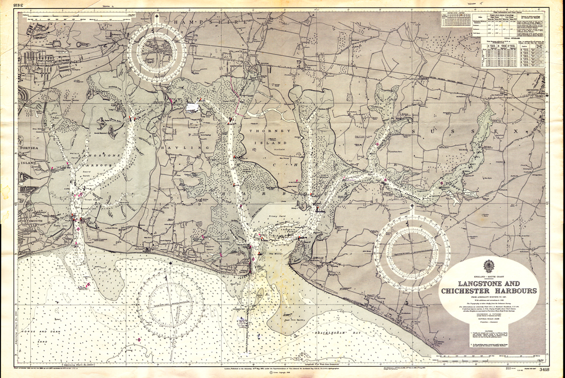 La carte maritime de l'Admiralty Chart Langstone and Chichester Harbours. Publication de 1968 [Public Domain via Wikimedia Commons]