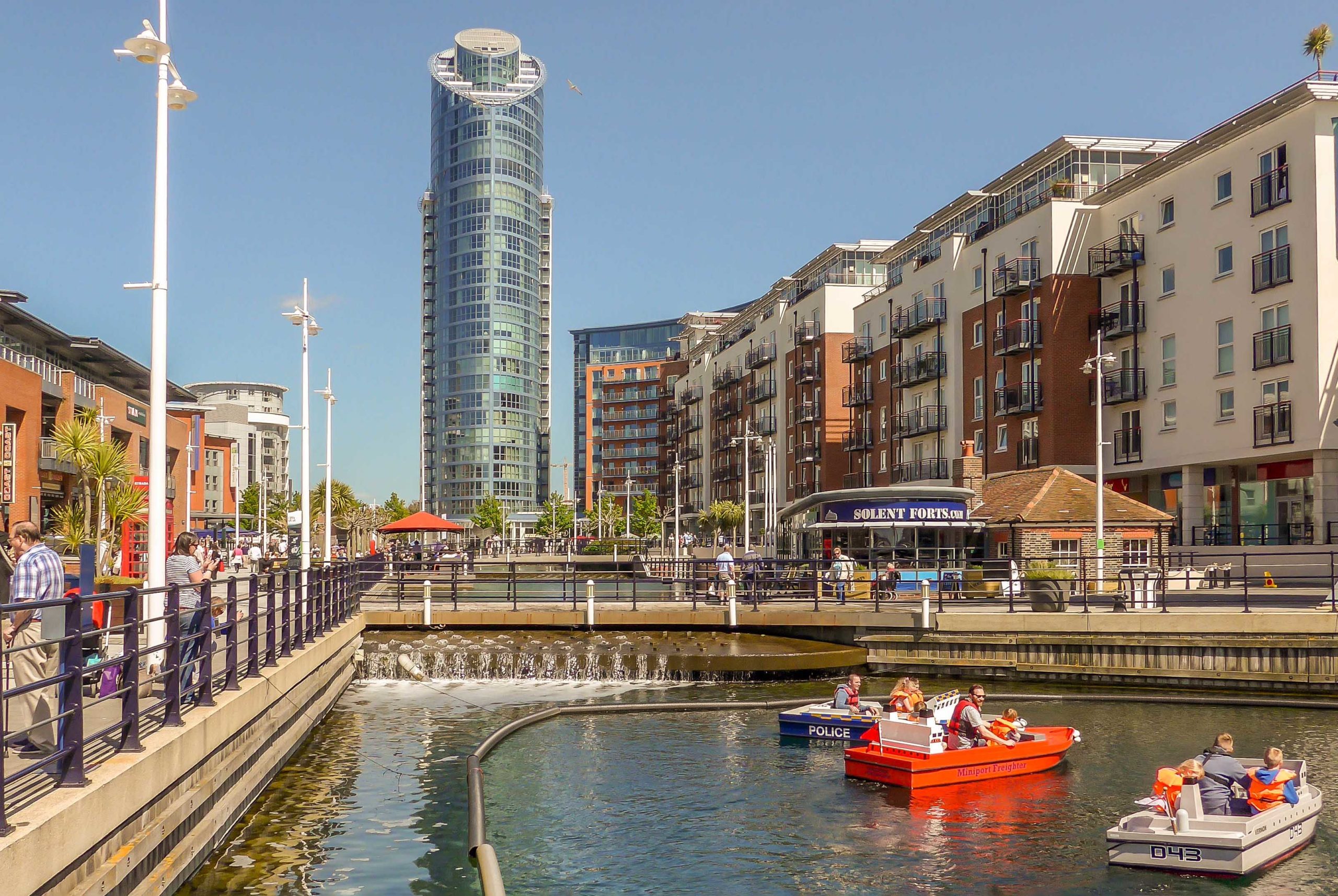Gunwharf Quays © Wintonian - licence [CC BY-SA 4.0] from Wikimedia Commons