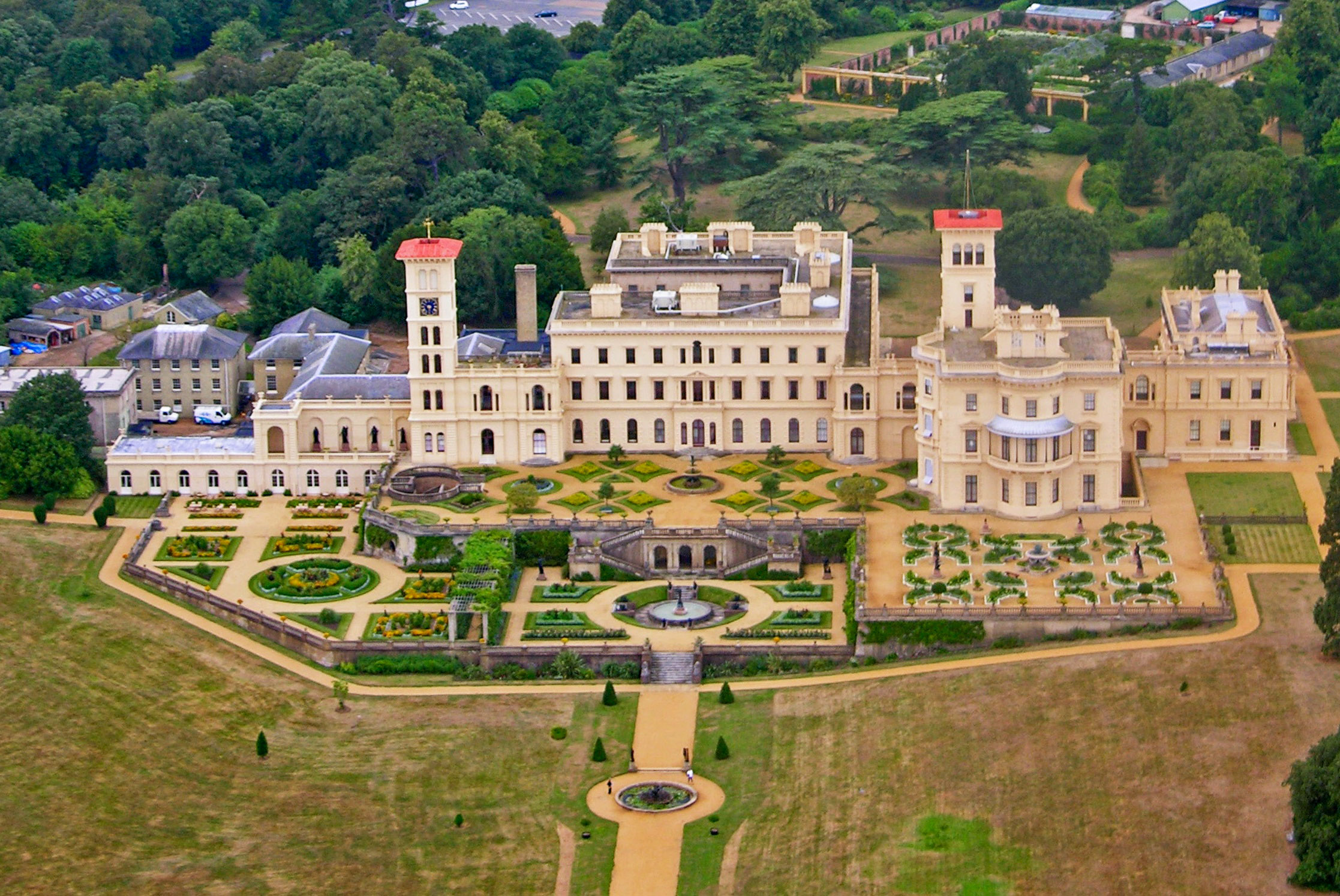 Osborne House © Humac45 - licence [CC BY-SA 3.0] from Wikimedia Commons