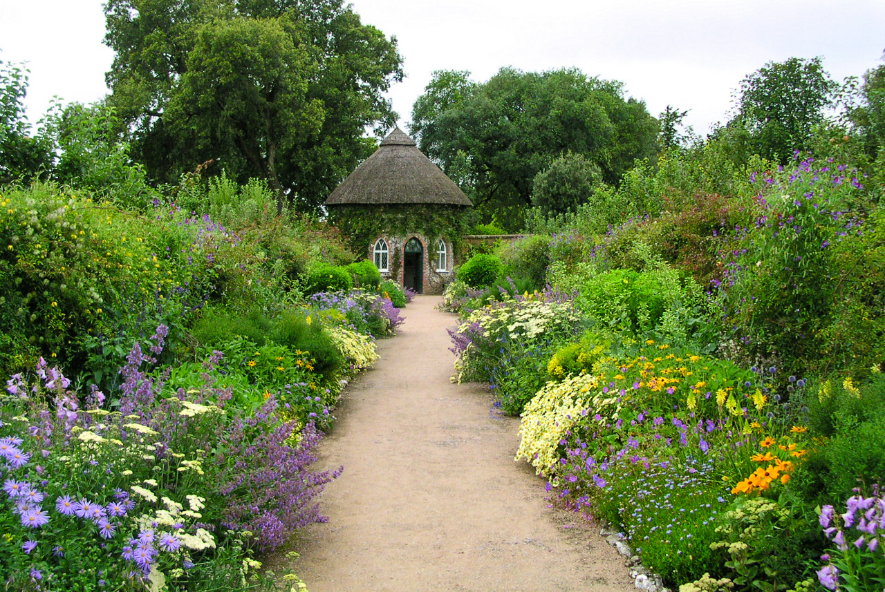 West Dean Gardens, un des plus beaux jardins du Sussex. Photo Charlesdrakew (Public Domain)