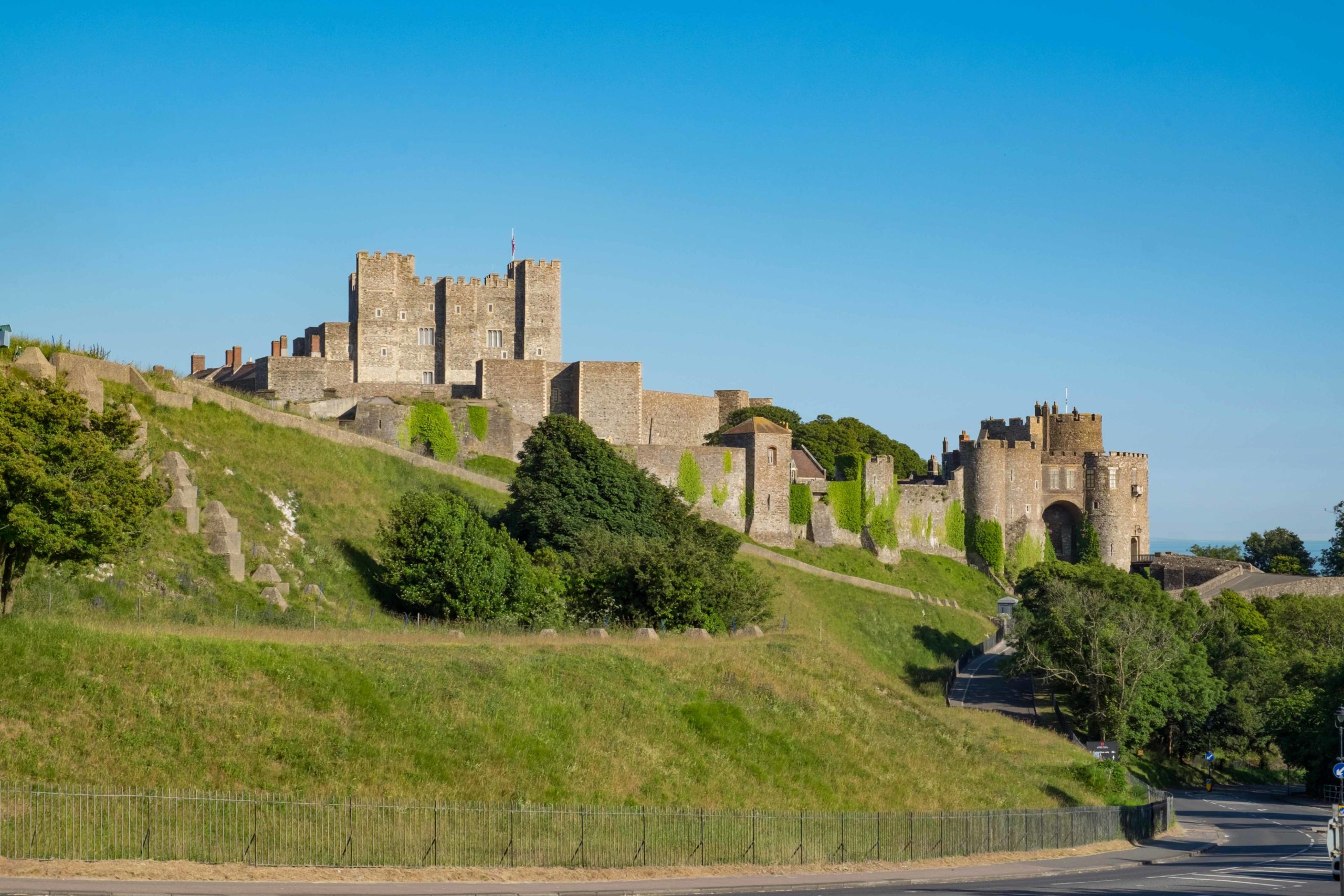 Dover Castle © DeFacto - licence [CC BY-SA 4.0] from Wikimedia Commons