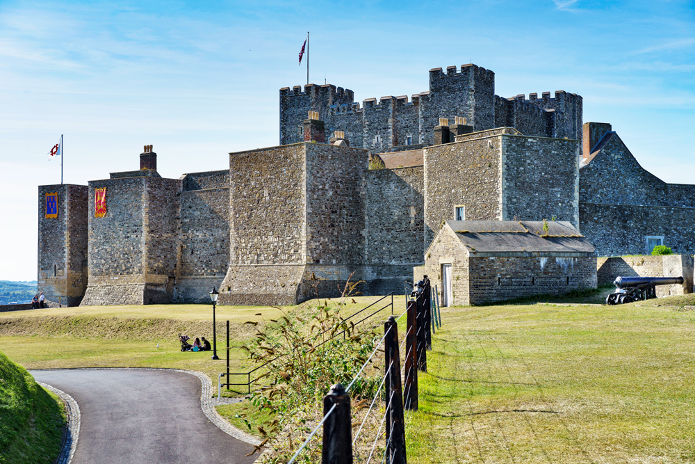 Dover Castle © Neptuul - licence [CC BY-SA 4.0] from Wikimedia Commons