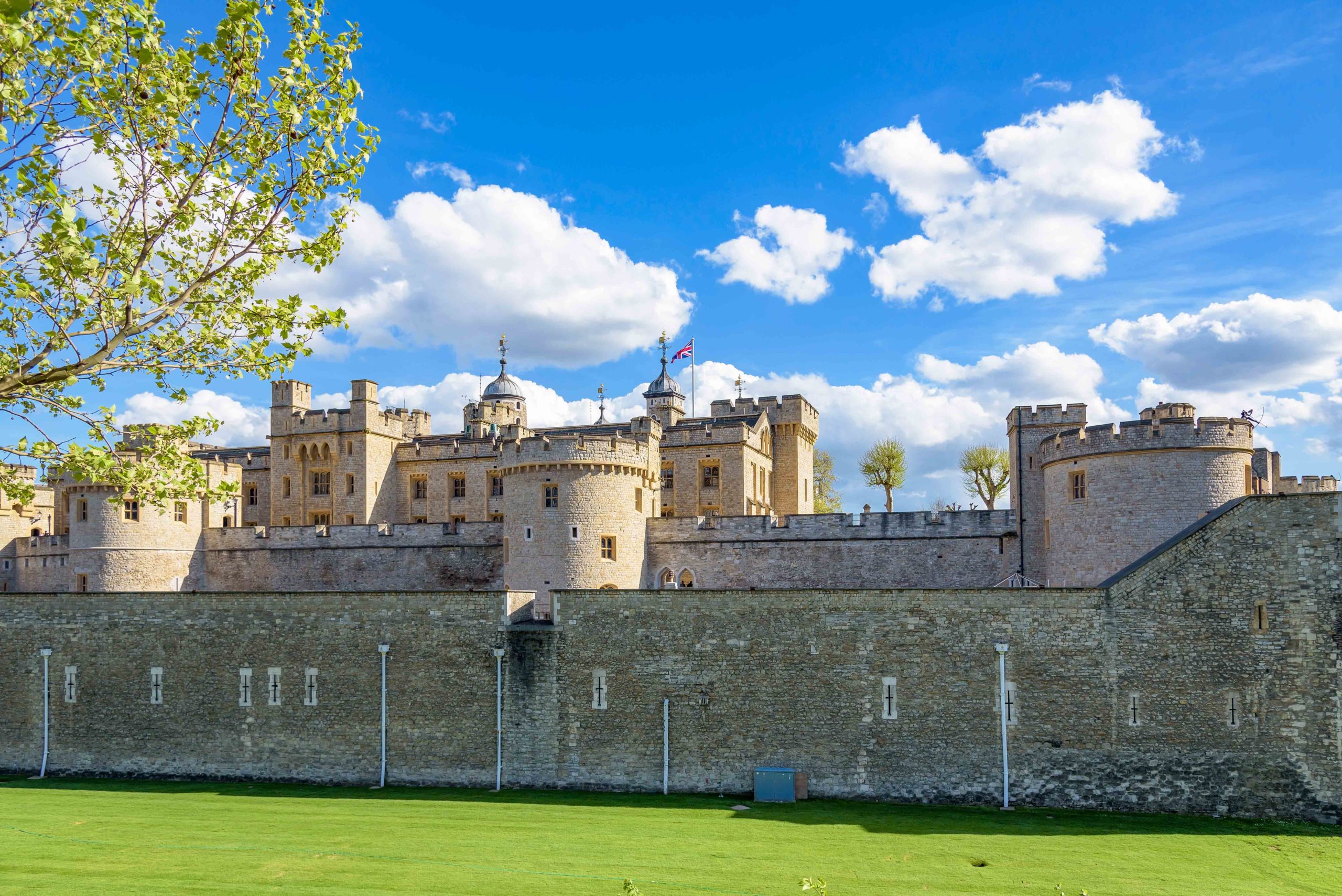 Châteaux anglais - Tower of London by mkos83 via Envato Elements