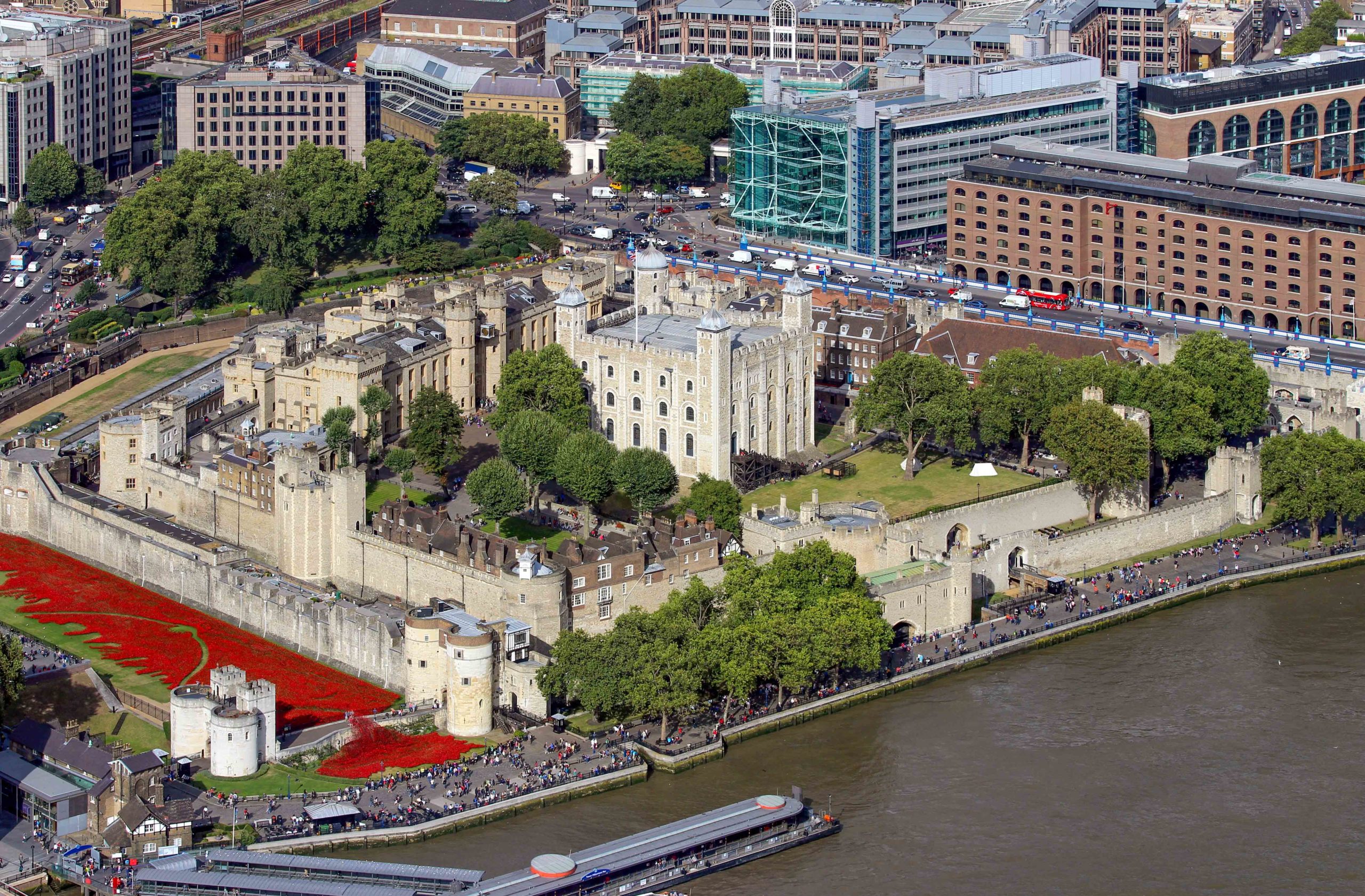 Châteaux anglais - Tower of London © Hilarmont - licence [CC BY-SA 3.0 de] from Wikimedia Commons