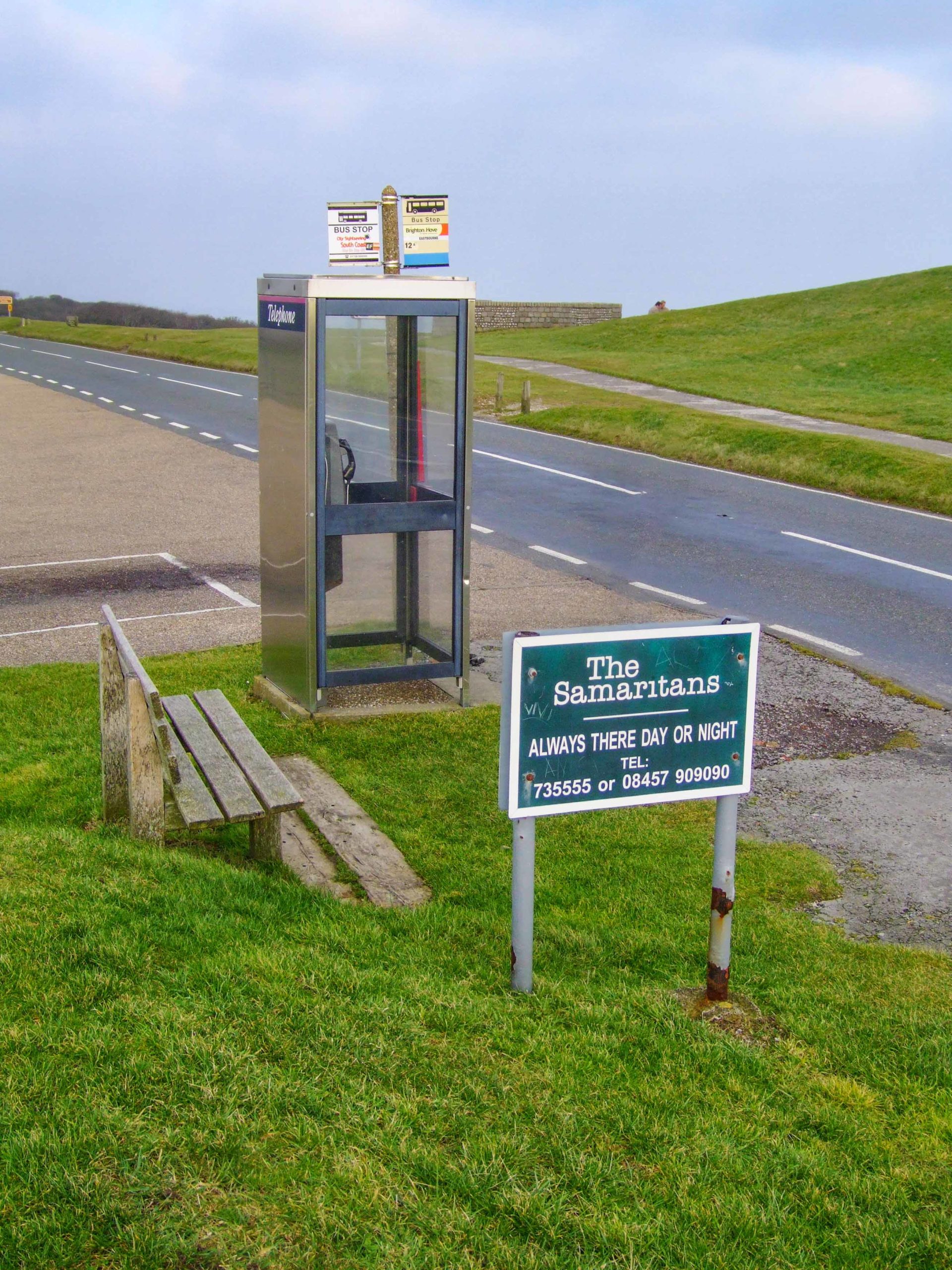 Beachy Head Samaritans Phone © Les Chatfield - licence [CC BY 2.0] from Wikimedia Commons
