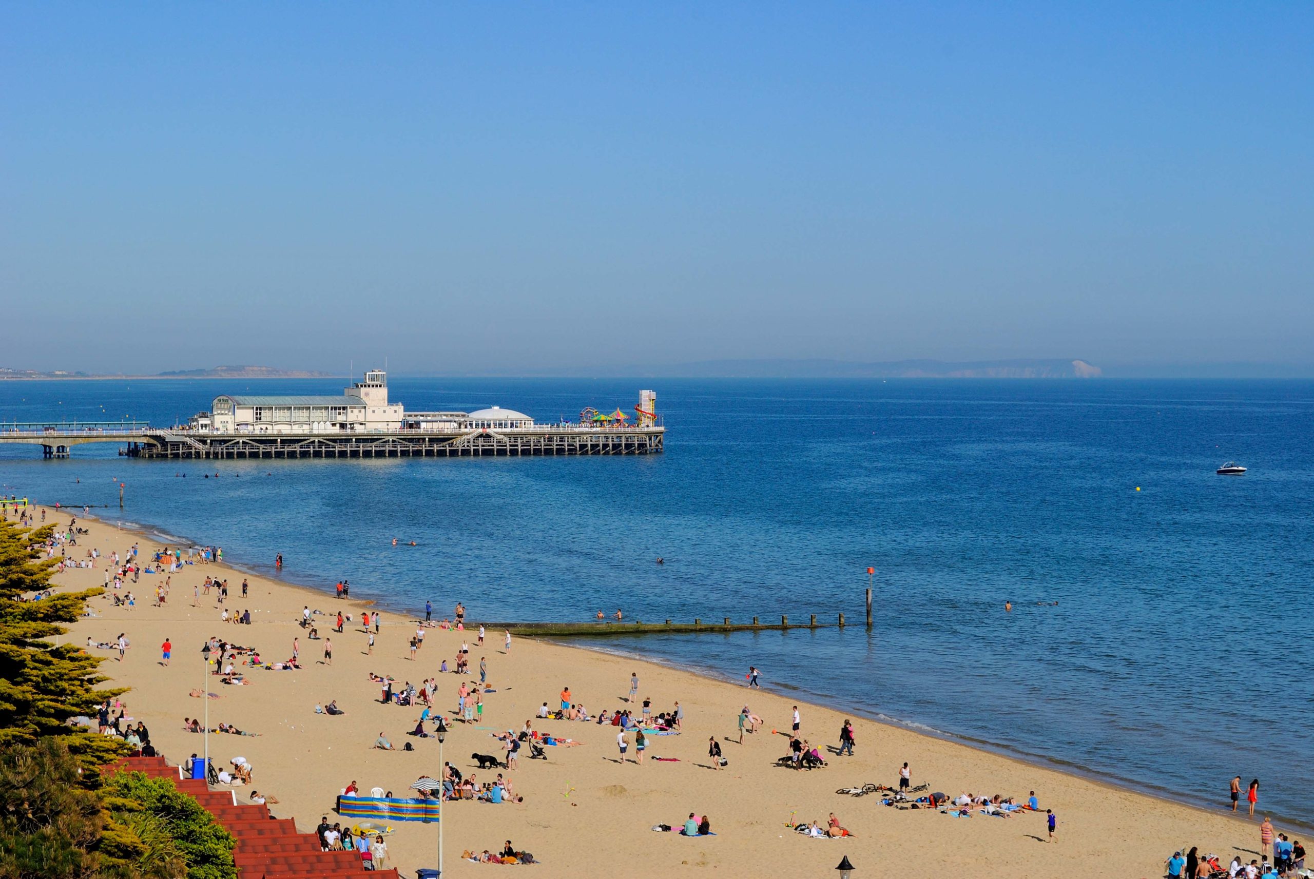 Bournemouth Pier © NMOS332 - licence [CC BY-SA 2.0] from Wikimedia Commons