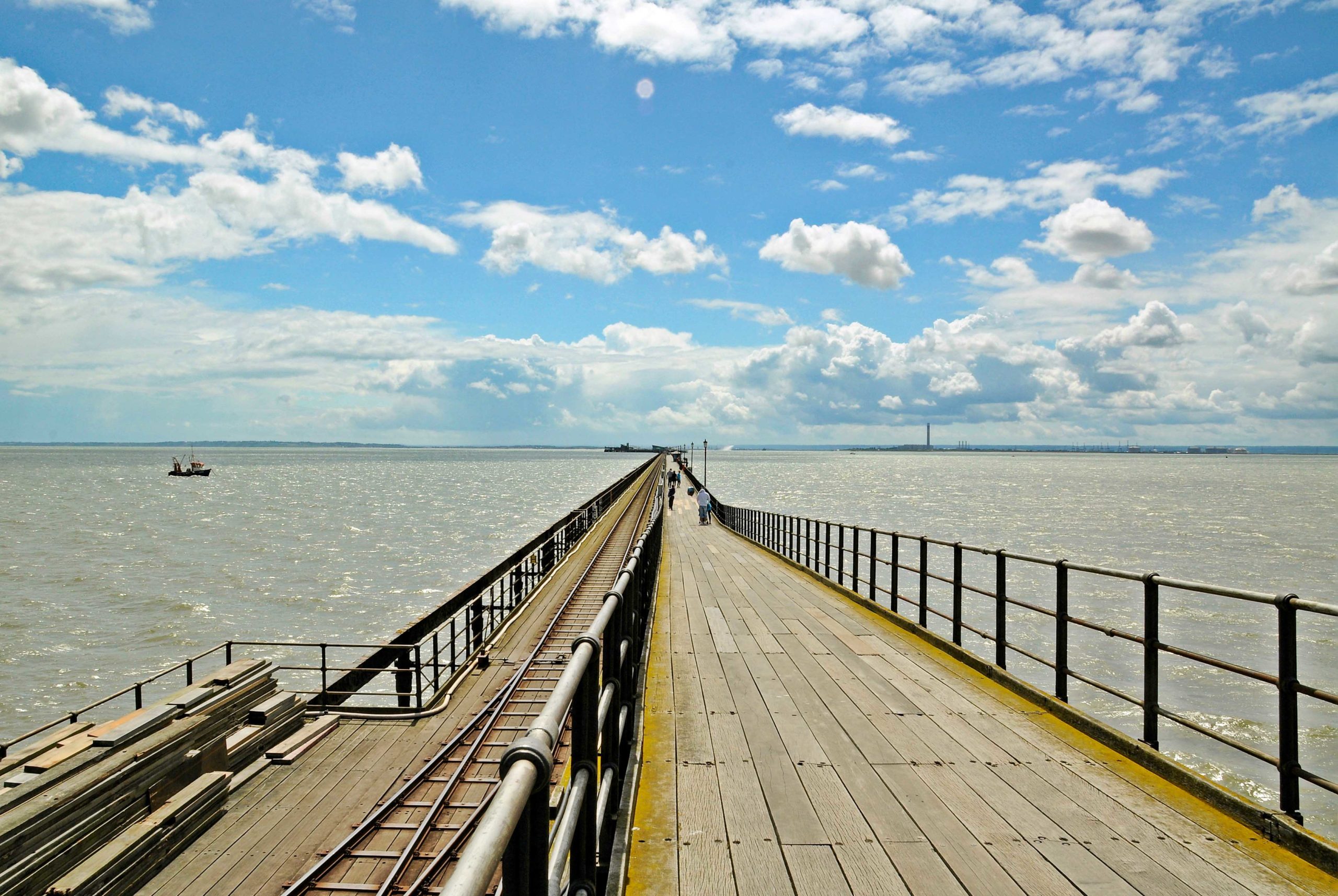 Southend Pier © Beata May - licence [CC BY-SA 3.0] from Wikimedia Commons