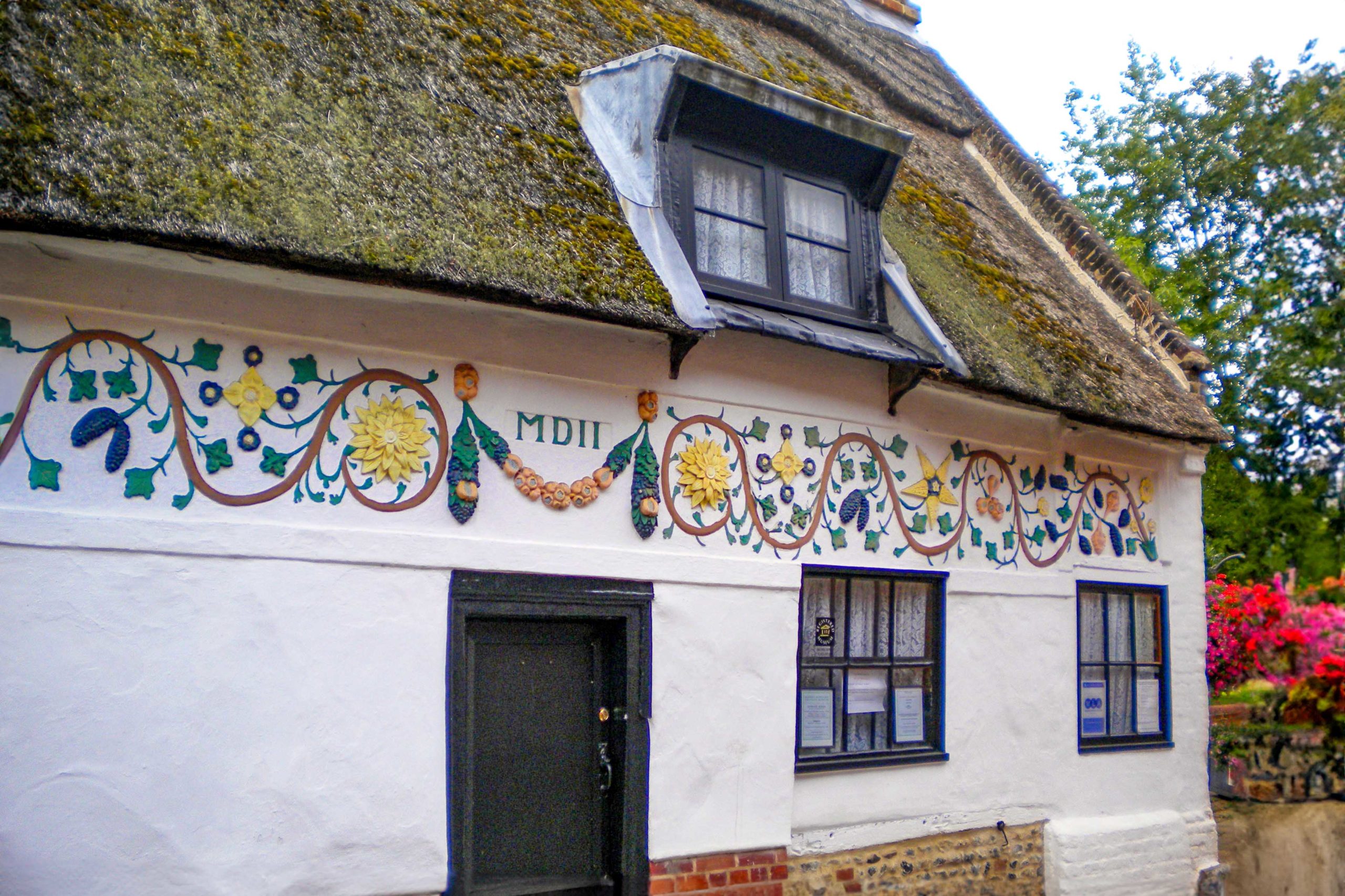 Cottages anglais - Bishop Bonner's Cottage Dereham Norfolk. Photo by Charlesdrakew [Public Domain via Wikimedia Commons]