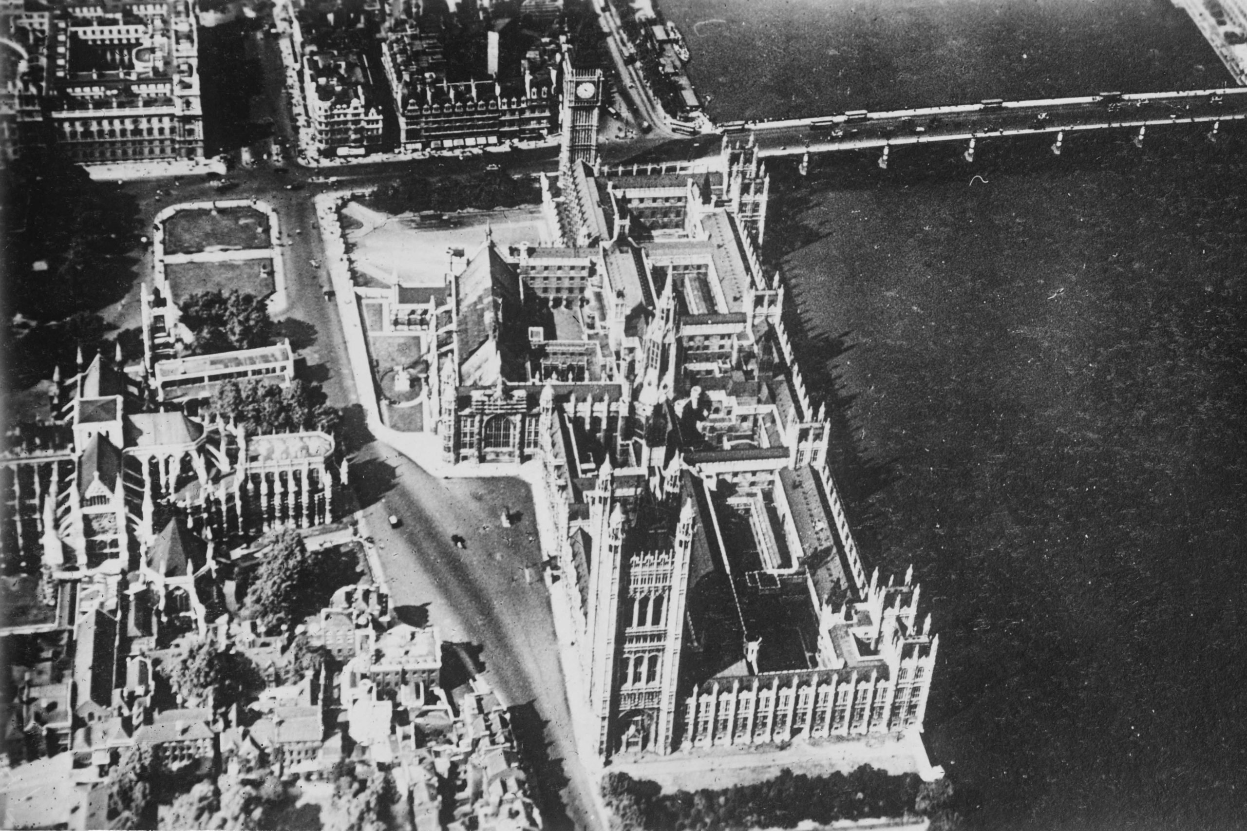 Vue aérienne du Palais de Westminster en 1915