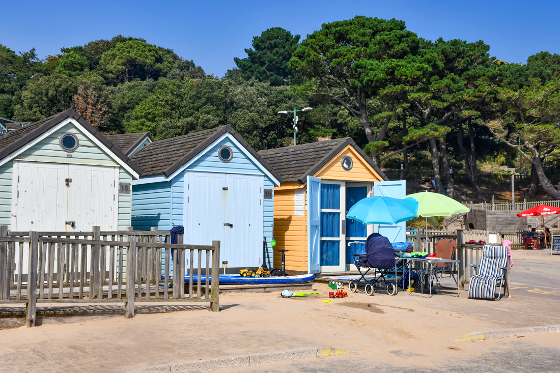 Beach huts, Bournemouth © French Moments
