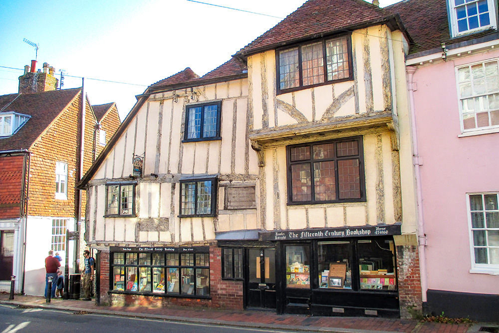 Lewes Bookshop © Antiquary - licence [CC BY-SA 4.0] from Wikimedia Commons