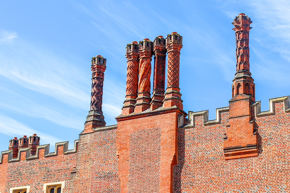 Hampton Court Palace © Mike Peel - licence [CC BY-SA 4.0] from Wikimedia Commons