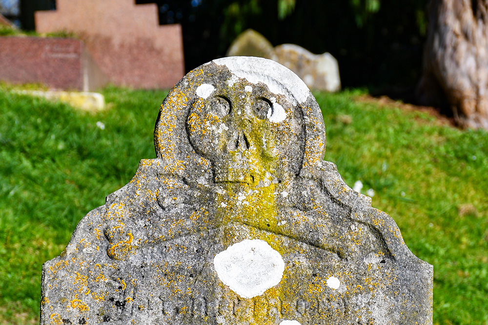 Burwash Cemetery 03 copyright French Moments Tombes de pirates - Burwash © French Moments