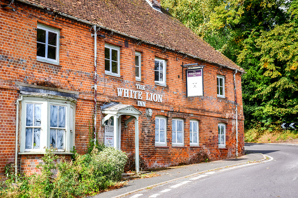 Wherwell 02 copyright French Moments The White Lion Inn © French Moments