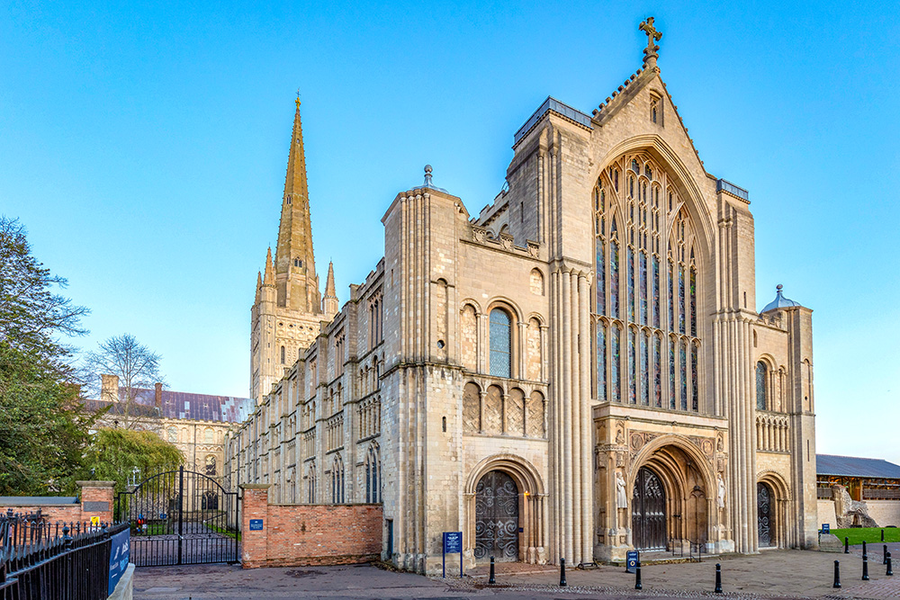 Norwich Cathedral Exterior. Photo by Diego Delso - licence [CC BY-SA 4.0] from Wikimedia Commons