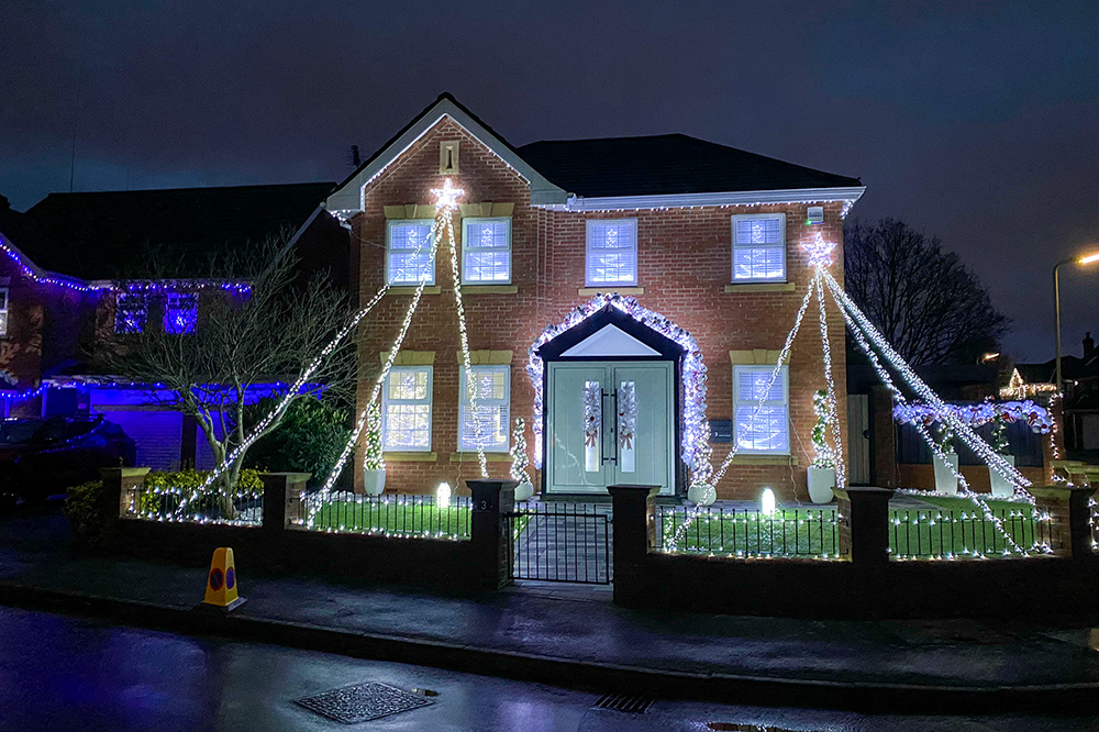 Illuminations de Noël dans une rue à Portsmouth en Angleterre