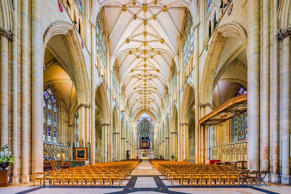 York Minster Nave. Photo by Diliff - licence [CC BY-SA 3.0] from Wikimedia Commons